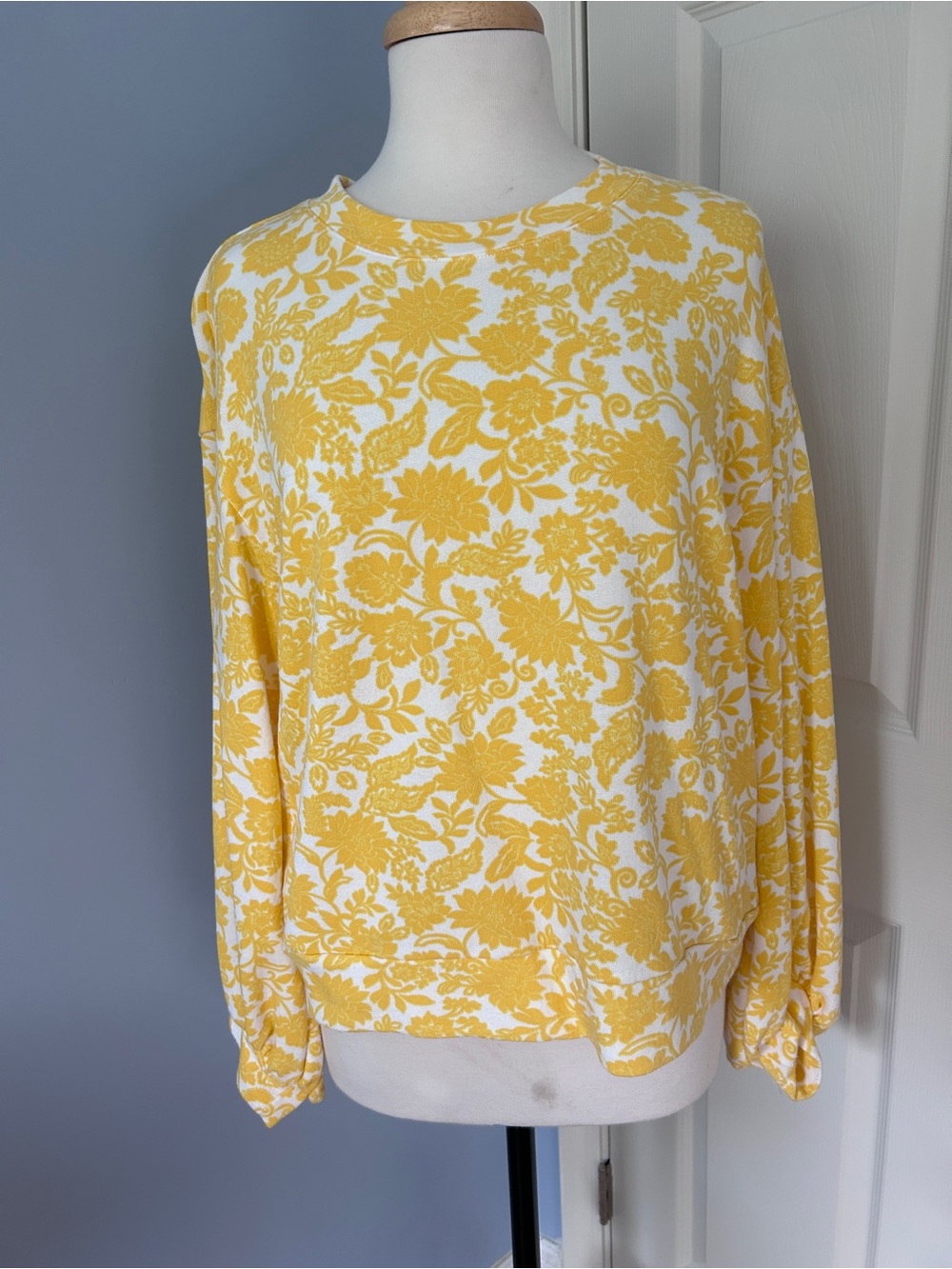 Who What Wear Yellow and White Floral Crewneck Sweatshirt